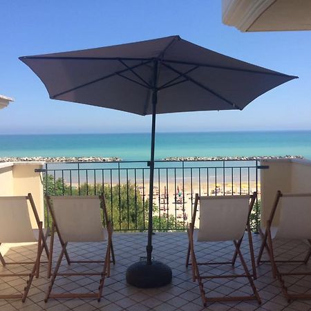 Hotel Capital Cupra Marittima Kültér fotó