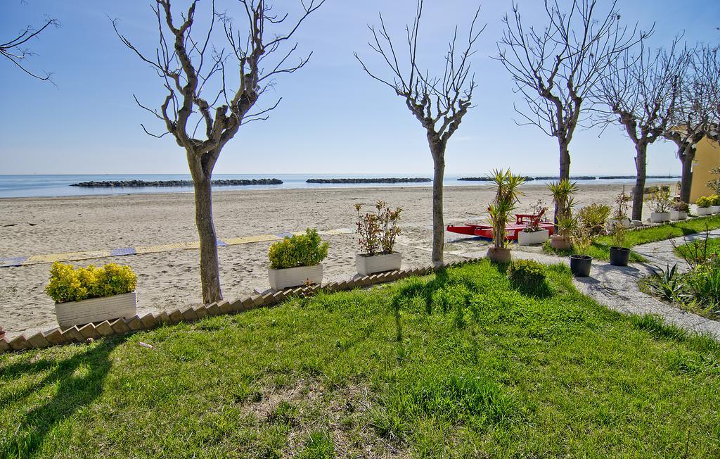 Hotel Capital Cupra Marittima Kültér fotó