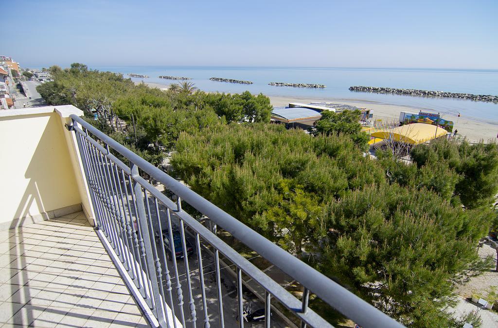 Hotel Capital Cupra Marittima Szoba fotó