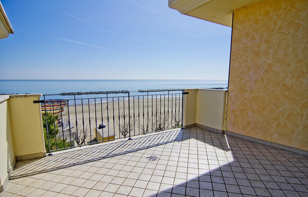 Hotel Capital Cupra Marittima Kültér fotó