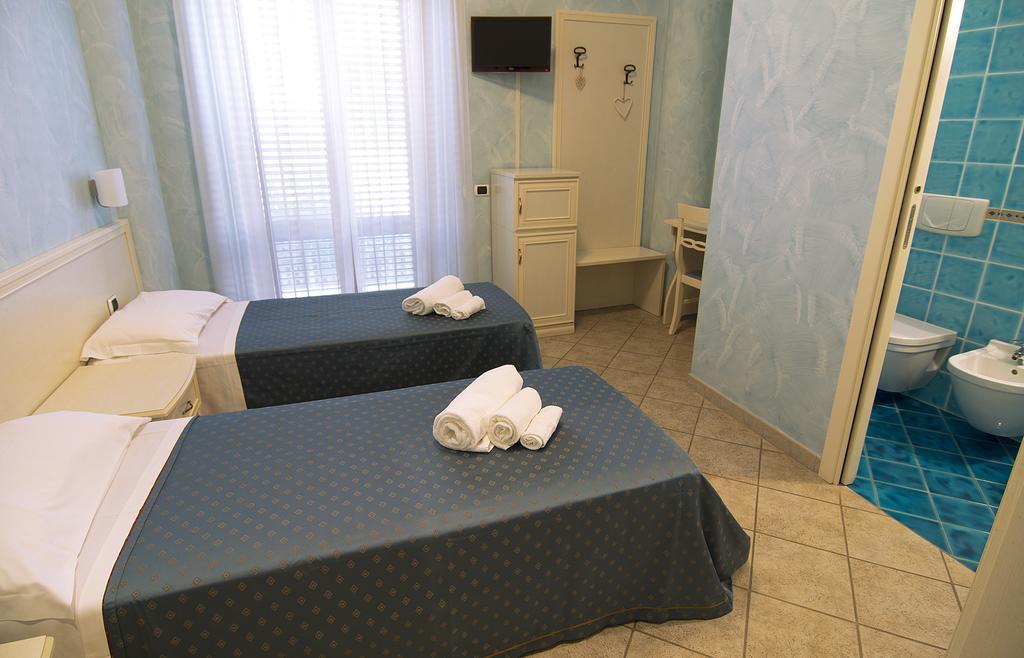 Hotel Capital Cupra Marittima Szoba fotó