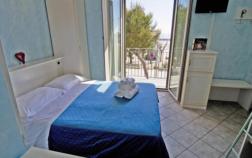 Hotel Capital Cupra Marittima Szoba fotó