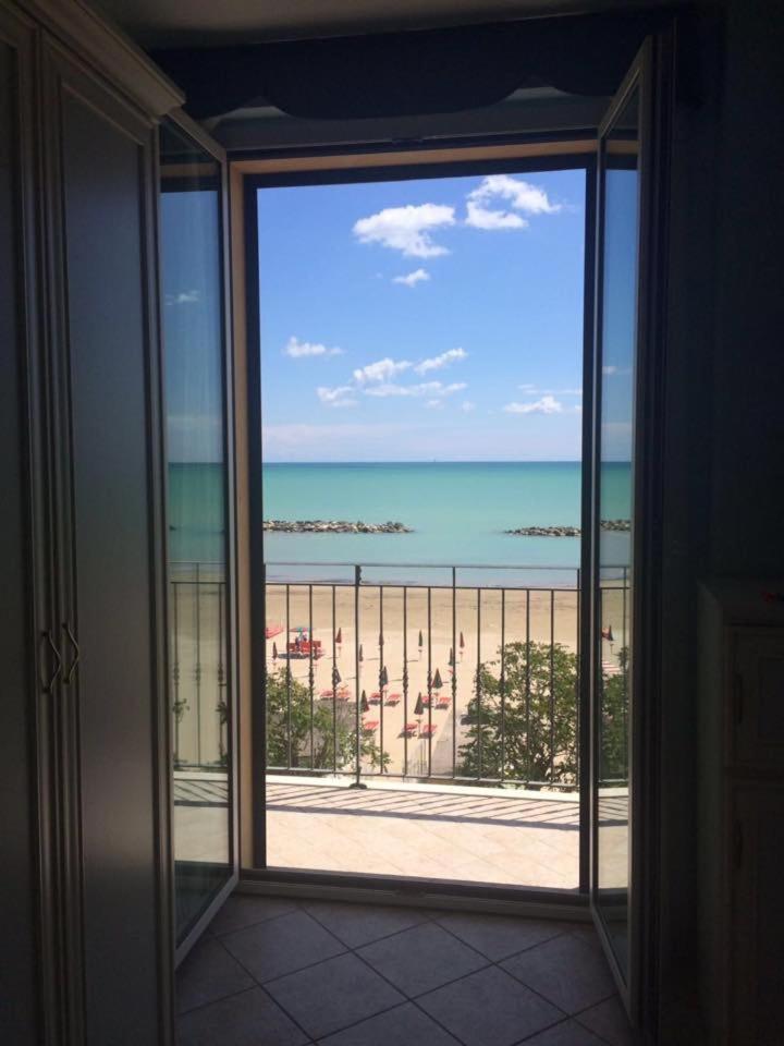 Hotel Capital Cupra Marittima Kültér fotó