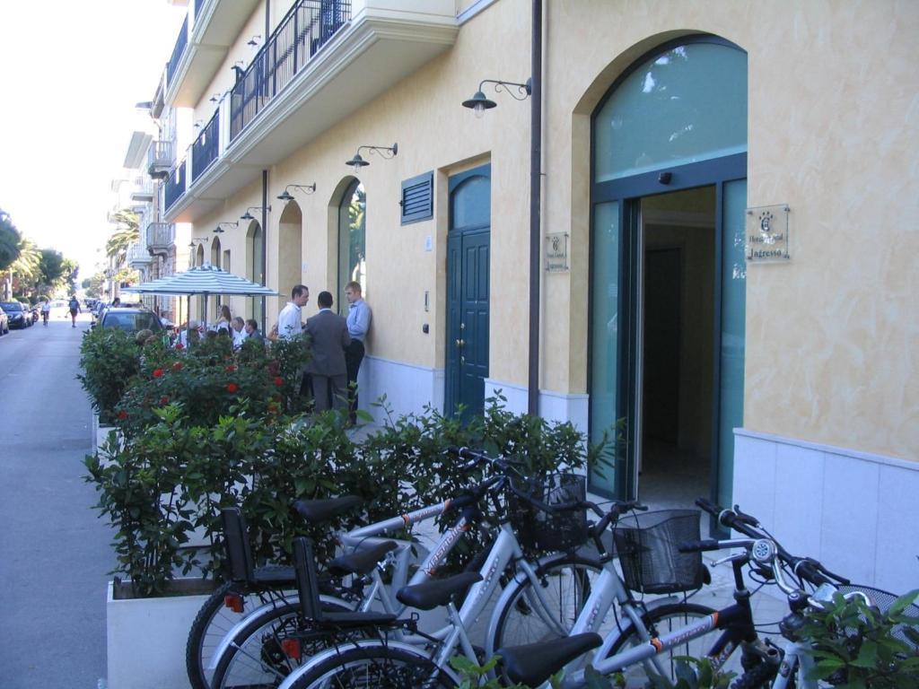 Hotel Capital Cupra Marittima Kültér fotó