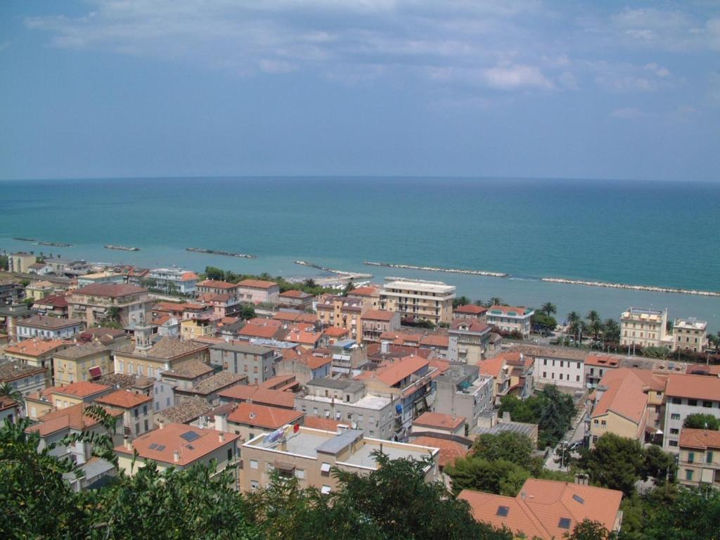 Hotel Capital Cupra Marittima Kültér fotó
