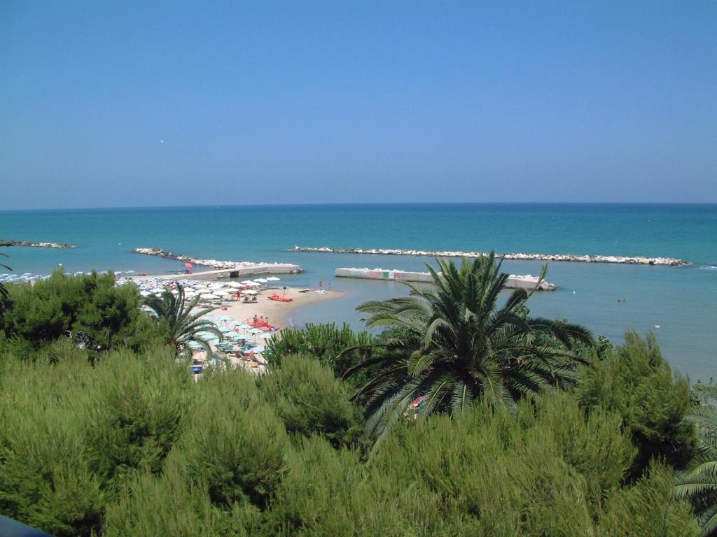 Hotel Capital Cupra Marittima Kültér fotó