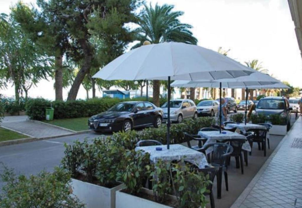 Hotel Capital Cupra Marittima Kültér fotó