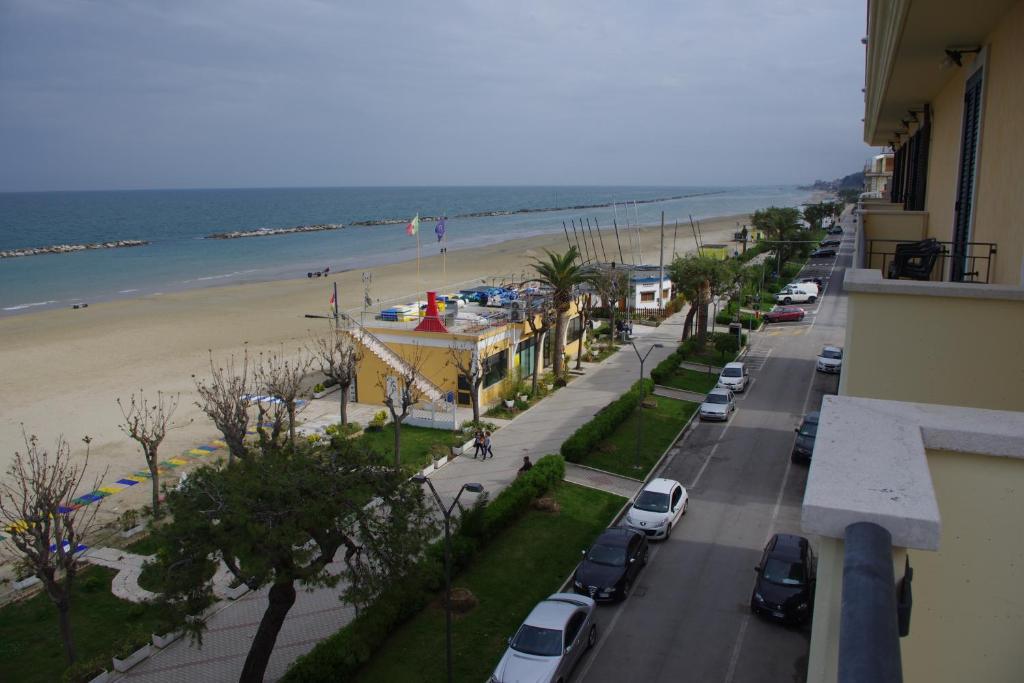 Hotel Capital Cupra Marittima Szoba fotó