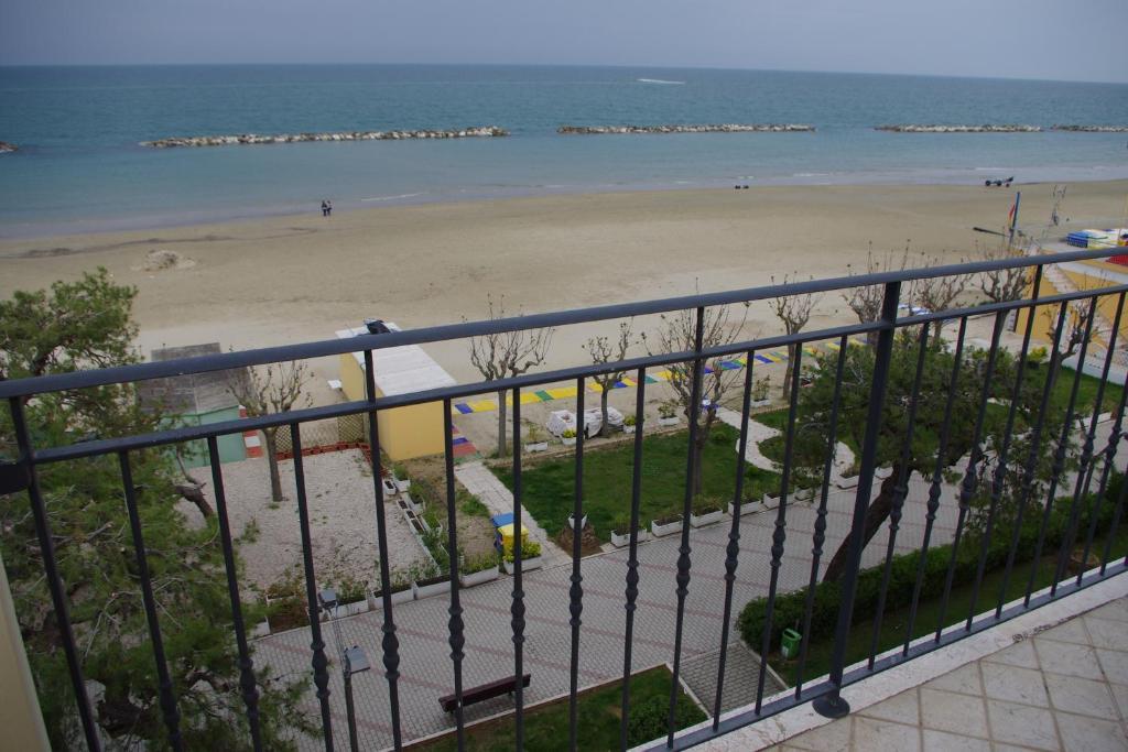 Hotel Capital Cupra Marittima Szoba fotó