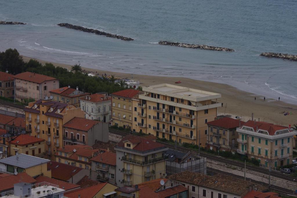 Hotel Capital Cupra Marittima Kültér fotó