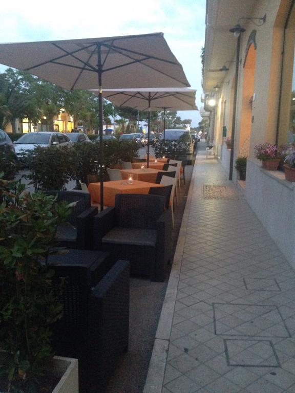 Hotel Capital Cupra Marittima Kültér fotó